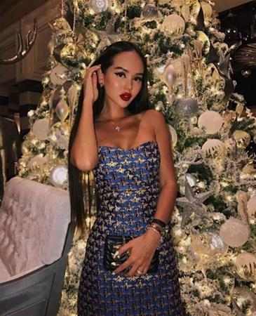 Bu qız gözəlliyi ilə hər kəsi heyran edir -  FOTOLAR